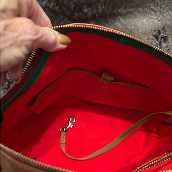 Elegant Tan Leather Handbag - Picture 11 of 13